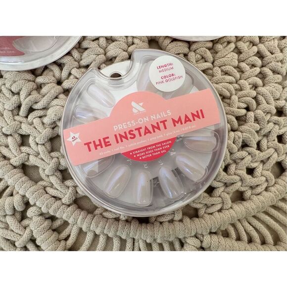Olive & June The Instant Mani 3 Pack of Press on Nails New - Picture 2 of 5